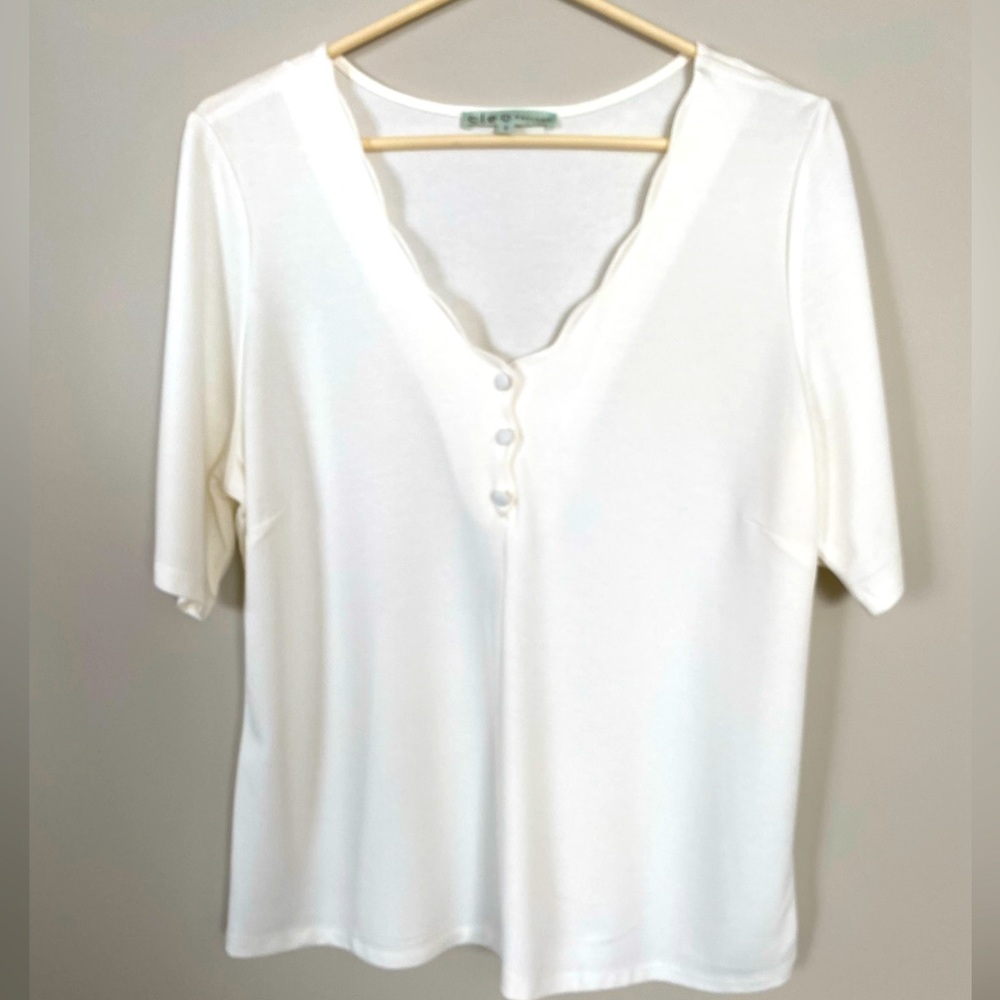 Cleo Petites Sz Large Off White Short Sleeve Blouse Scalloped V Neck Buttons Top